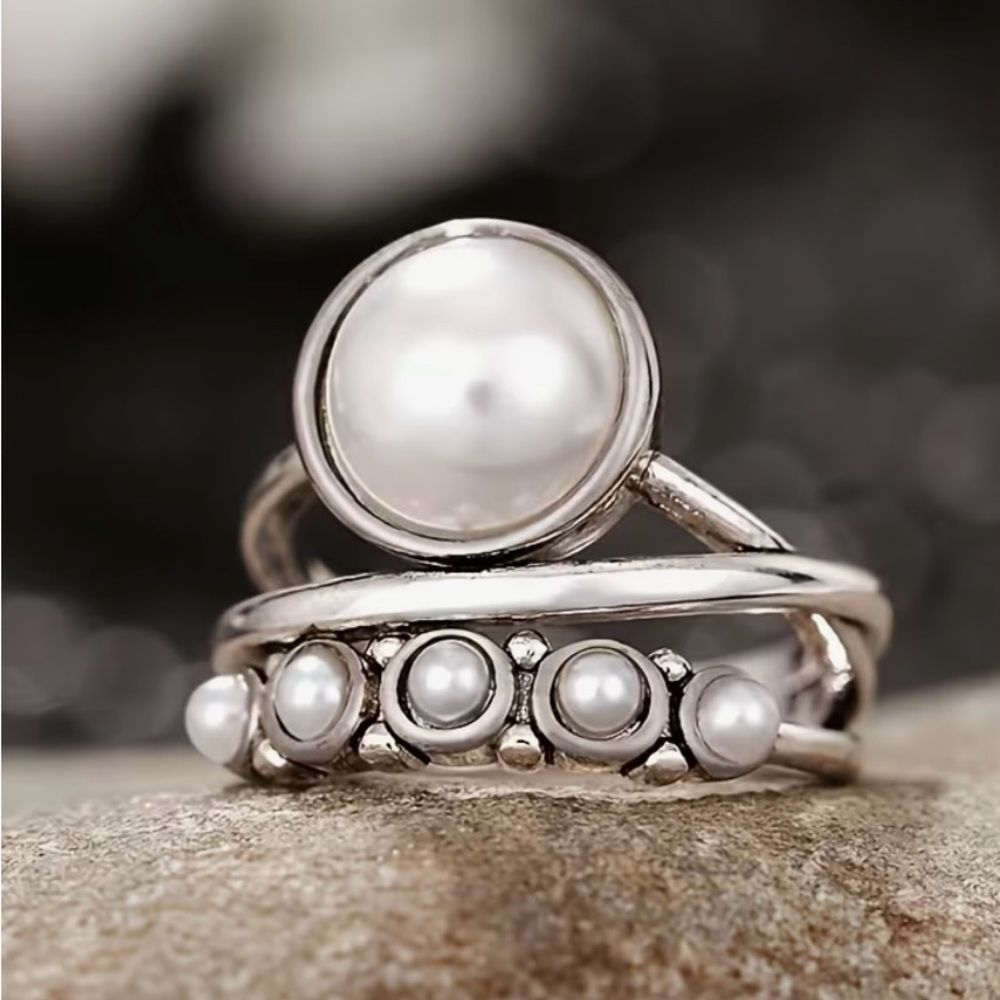 🩶 NEW Uniquely Elegant Silver & Faux Pearl Triple Band Ring 🩶